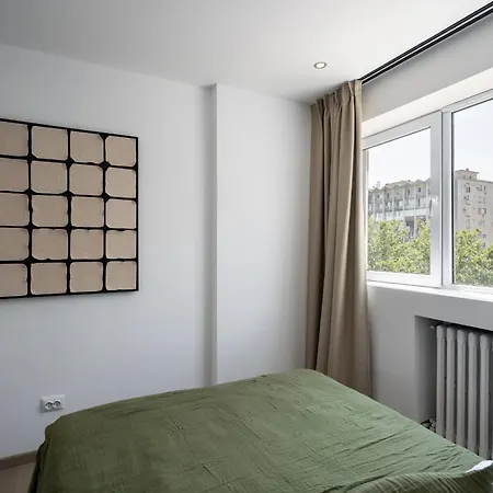 Chic & 3br Retreat In The Historic Center Διαμέρισμα