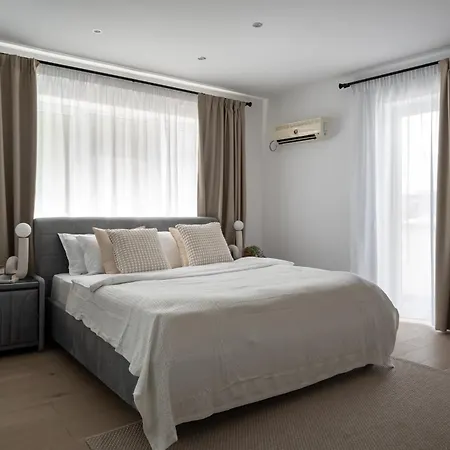 Chic & 3br Retreat In The Historic Center Apartment