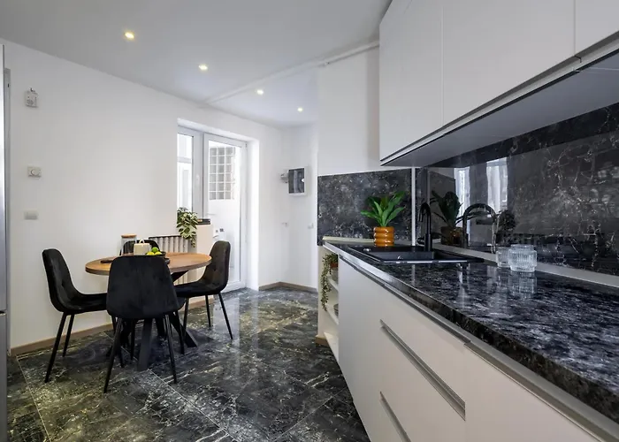 Apartamento Chic & 3br Retreat In The Historic Center Bucarest