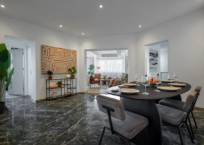 Chic & 3br Retreat In The Historic Center