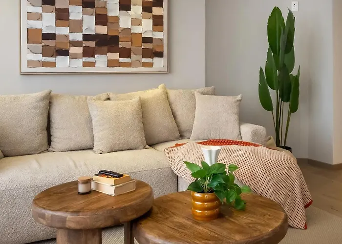 Chic & 3br Retreat In The Historic Center Bukarest