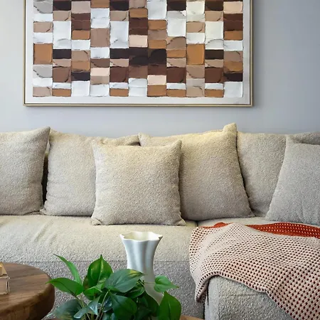 Chic & 3br Retreat In The Historic Center דירה בוקרשט
