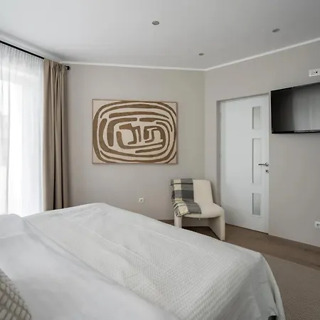 Chic & 3br Retreat In The Historic Center Bucureşti