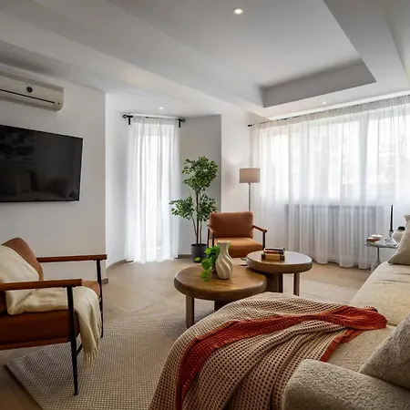 Chic & 3br Retreat In The Historic Center דירה