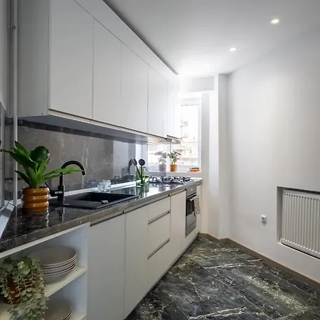 Chic & 3br Retreat In The Historic Center דירה בוקרשט