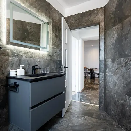 Chic & 3br Retreat In The Historic Center * Bucureşti