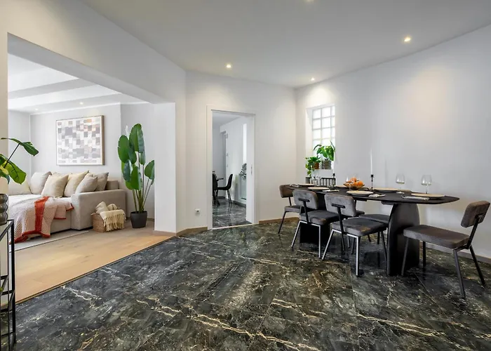 Daire Chic & 3br Retreat In The Historic Center Bükreş